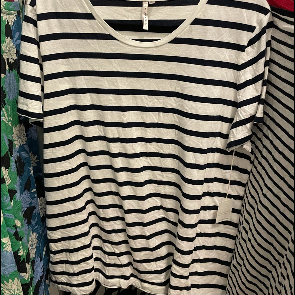 Black and white T-shirt.